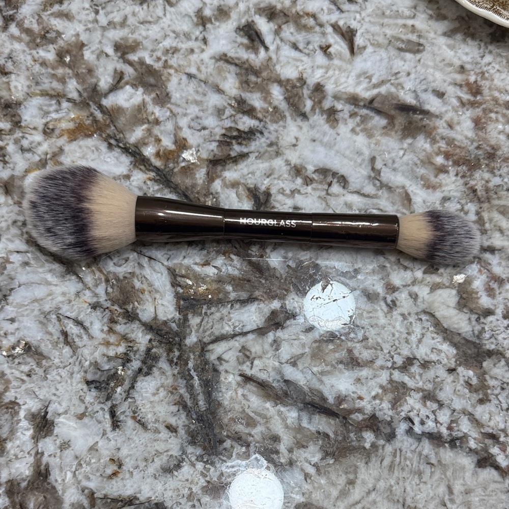 Hourglass Dual-Ended Brush with Brown Handle